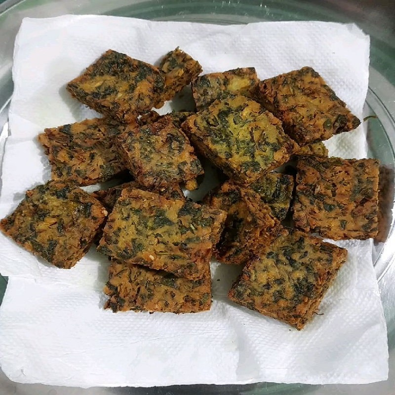 Kothimbir Vadi