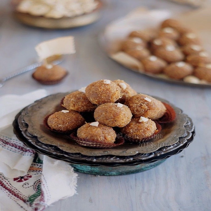 Narkel Naru (Coconut Laddu)