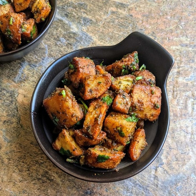 Khatte Meethe Aloo & Kuttu Poori