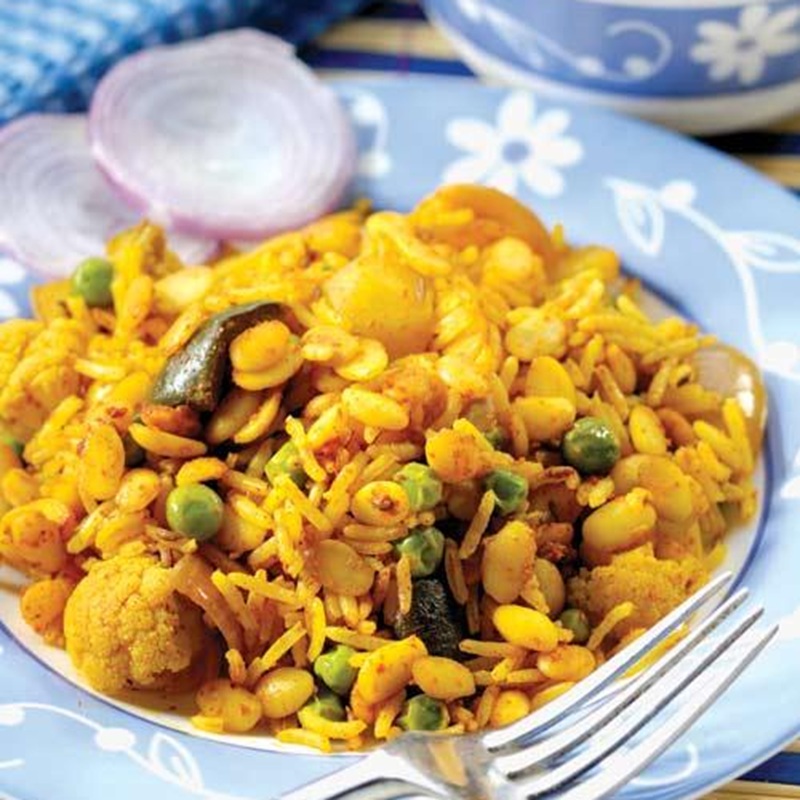 Sprouted Vaal ni Dal ni Khichdi Masala Dahi