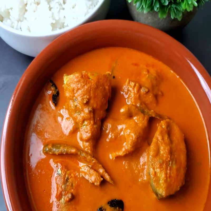 Bangda Hooman (Mackerel Curry & Rice)