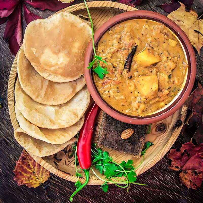 Aloo Rassa with Namkin Puri
