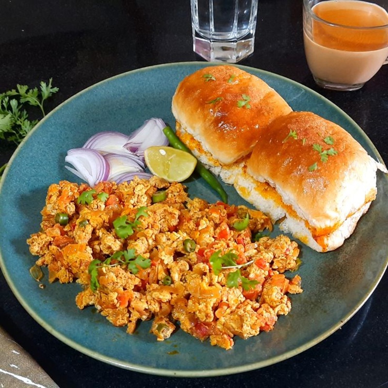 Egg Bhurji & Pav