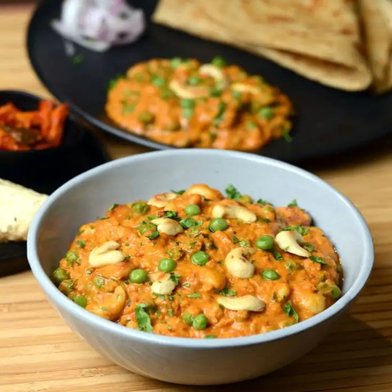 Kaju Matar Curry