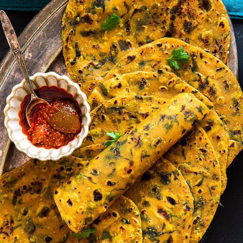 Methi Thepla & Mango Pickle