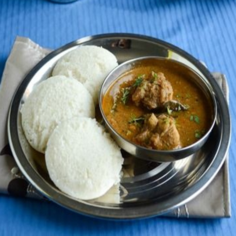 Chicken Kuzhambu & Idli