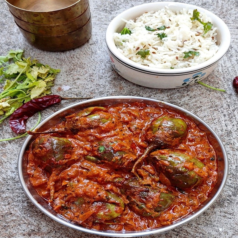 Ennai Katharikai Kulambu (Brinjal Gravy) & Rice