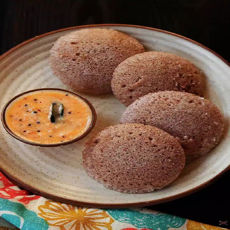 Ragi Idli & Tomato Chutney