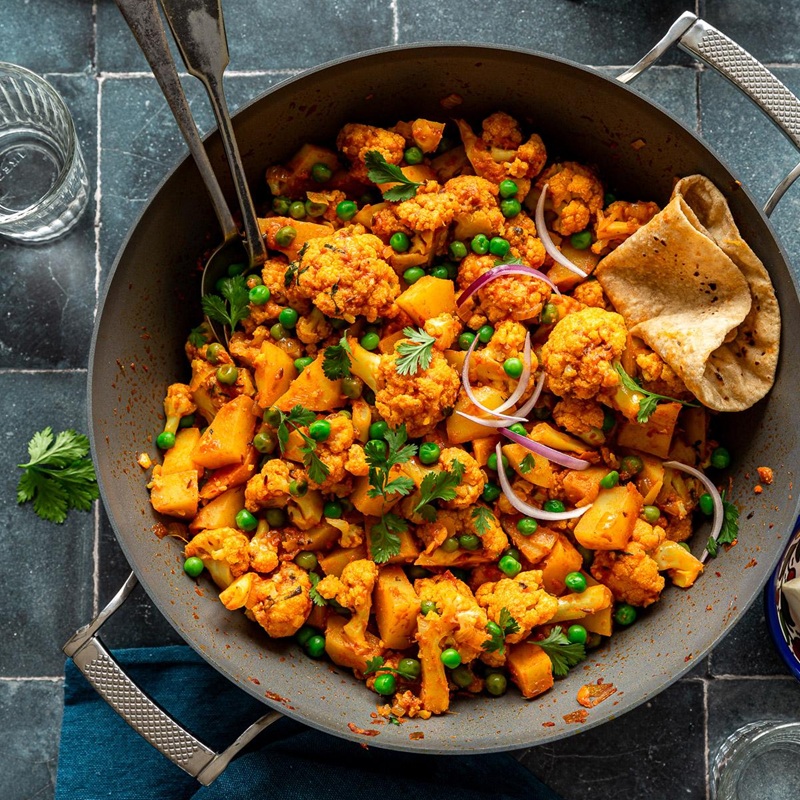 Aloo Gobi Matar & Roti